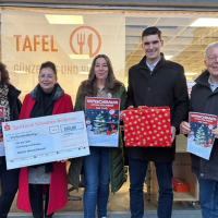 Bei der Spendenübergabe: Petra Probst, Kassiererin SPD-Ortsverein, SPD-Vorsitzende Simone Riemenschneider-Blatter, Petra Faber, Koordinatorin Tafel Günzburg und Burgau, SPD-Fraktionsvorsitzender und OB-Kandidat, Michael Jahn, Hans Klement, 1. Vorsitzende